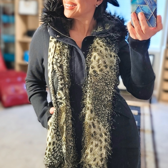 Izzue hooded coat - Picture 7 of 16